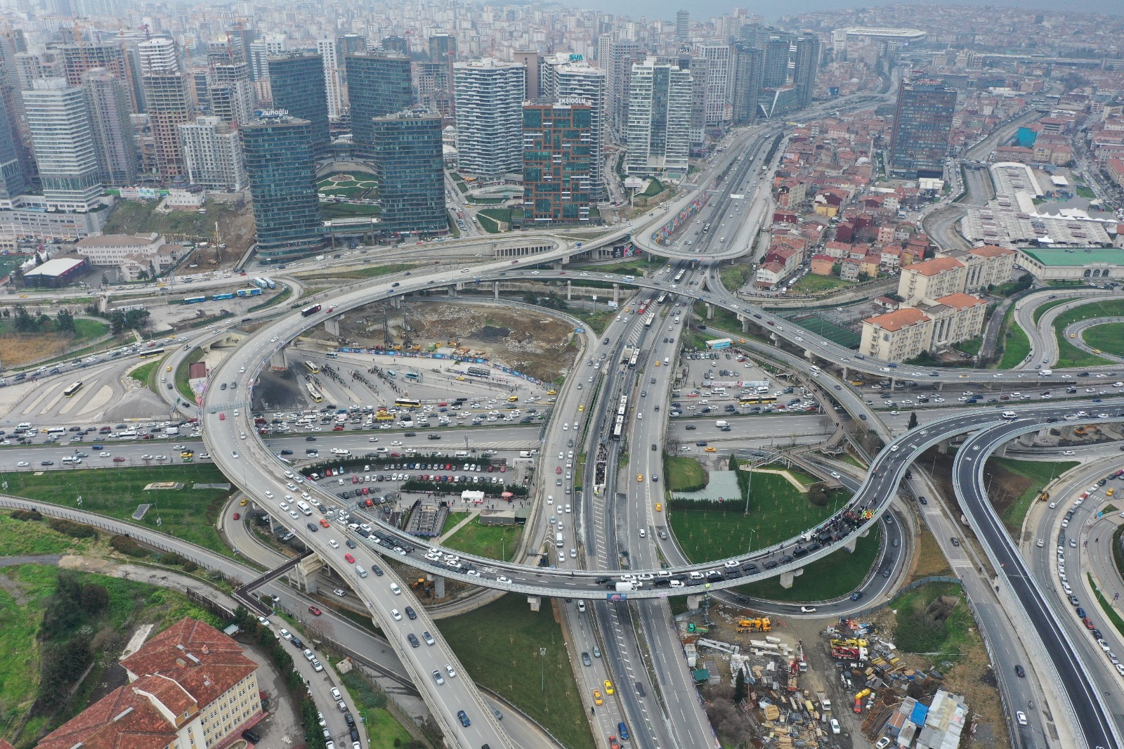 15 Temmuz Çarşamba İstanbul'da trafiğe kapatılacak yollar listesi! İstanbul'da hangi yollar kapalı?